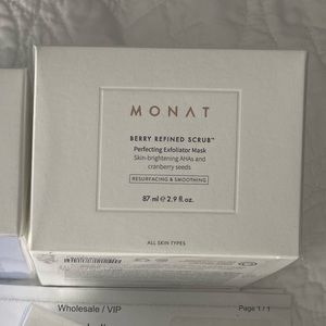 Monat scrub